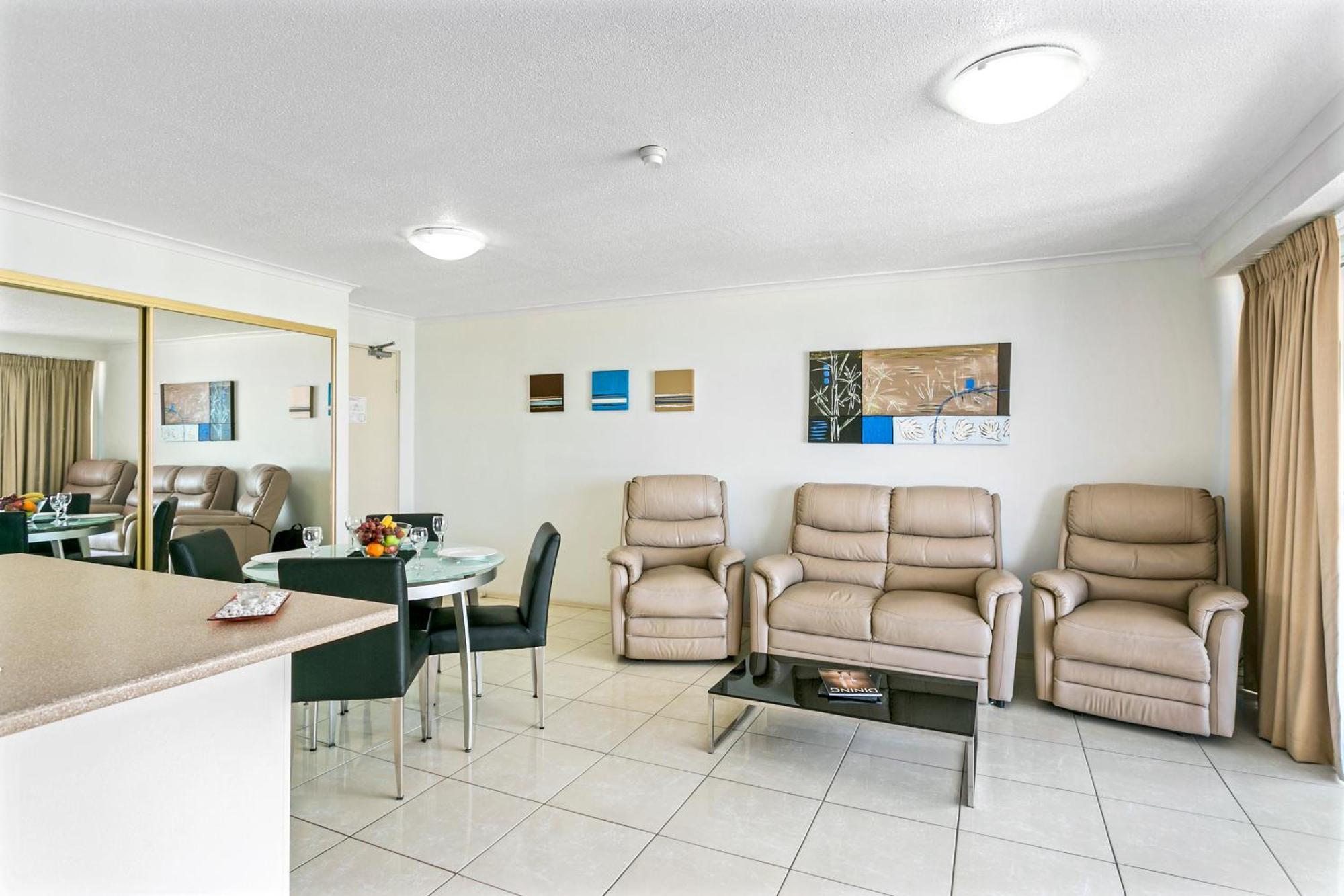 Surfers Beachside Holiday Apartments Gold Coast Room photo