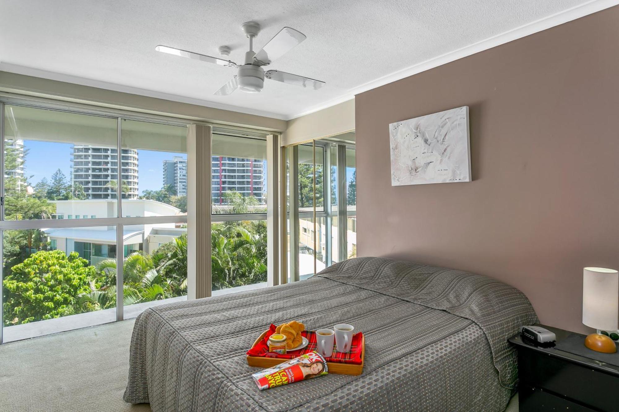 Surfers Beachside Holiday Apartments Gold Coast Room photo