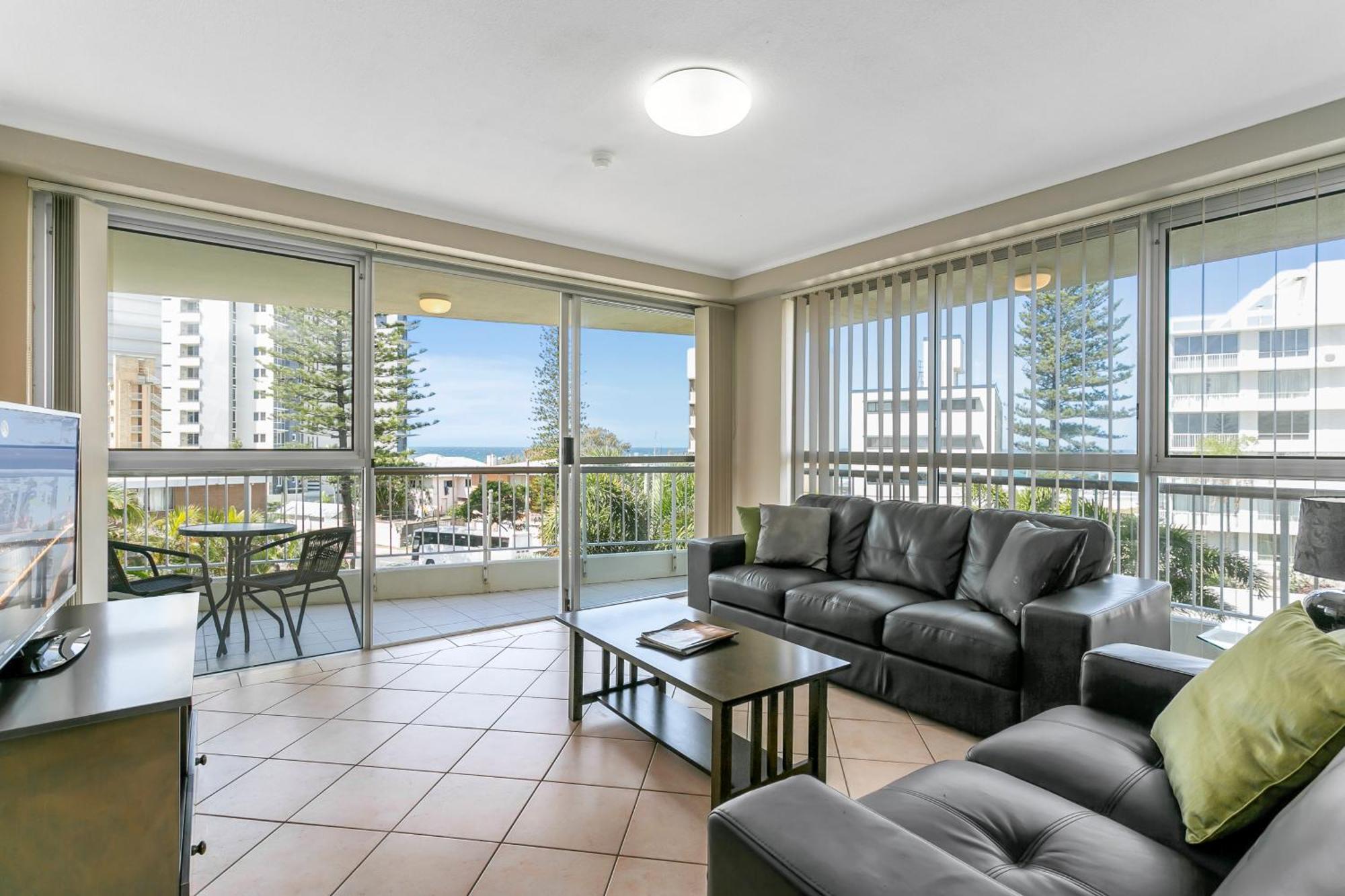 Surfers Beachside Holiday Apartments Gold Coast Room photo