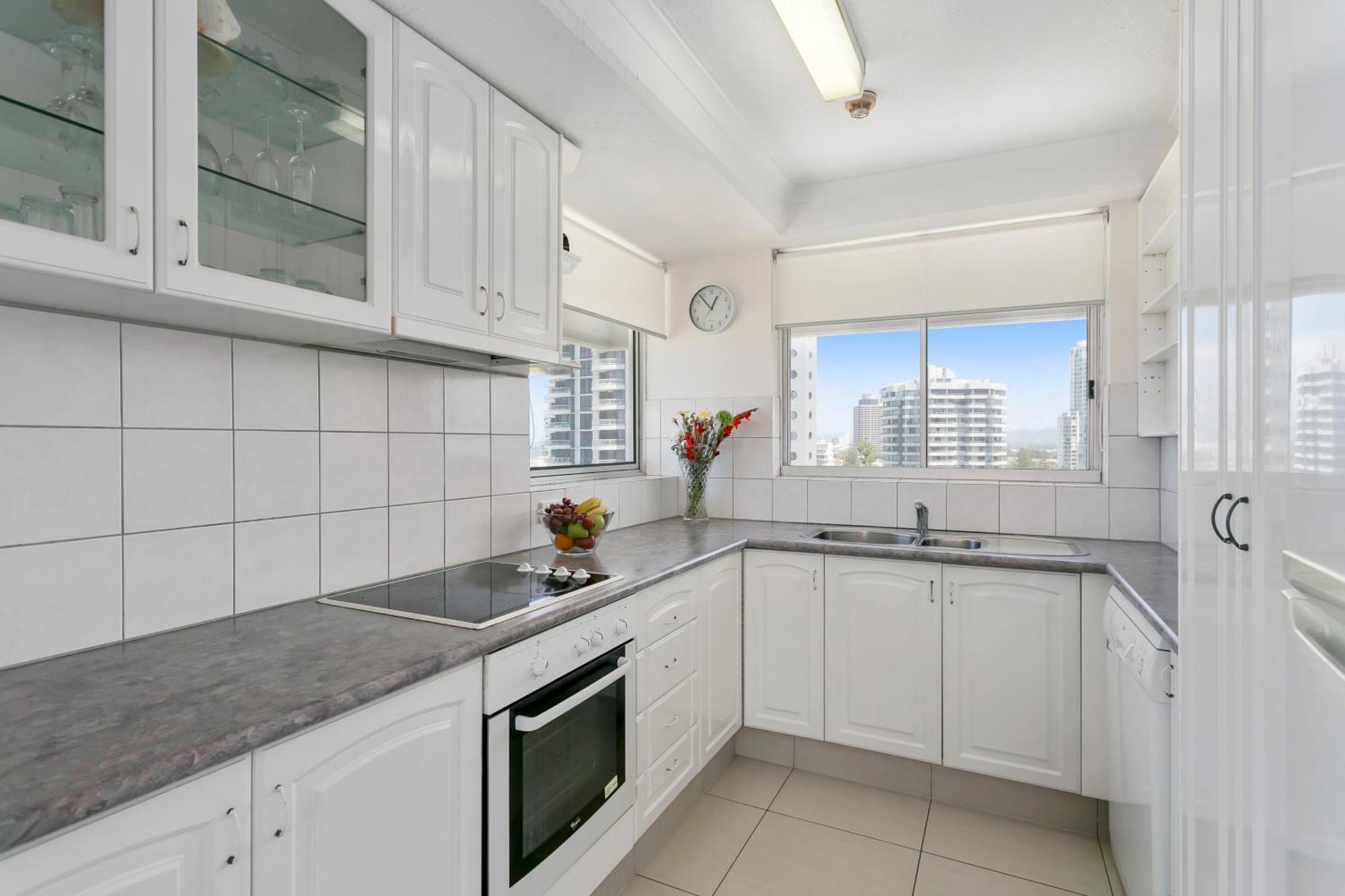 Surfers Beachside Holiday Apartments Gold Coast Room photo