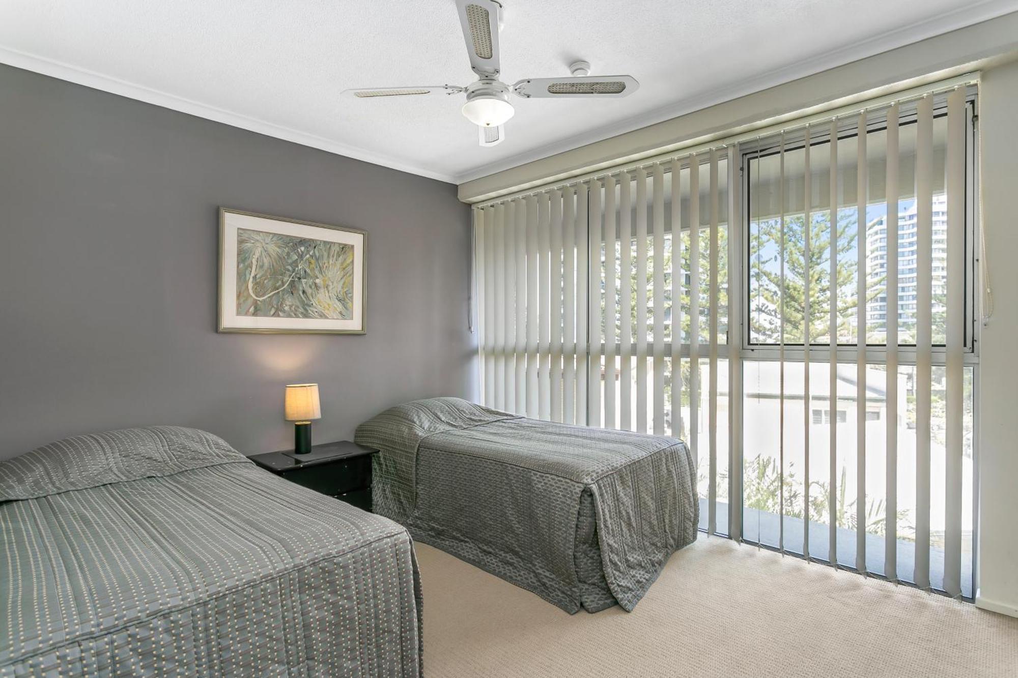 Surfers Beachside Holiday Apartments Gold Coast Room photo