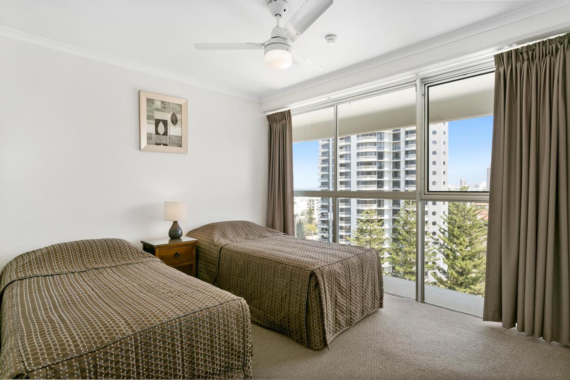 Surfers Beachside Holiday Apartments Gold Coast Room photo