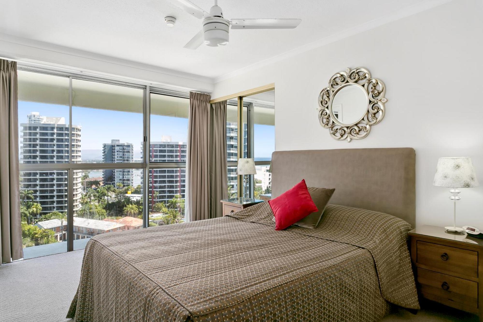 Surfers Beachside Holiday Apartments Gold Coast Room photo
