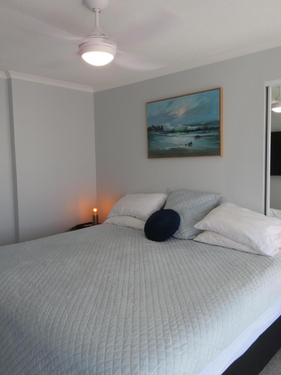 Surfers Beachside Holiday Apartments Gold Coast Room photo